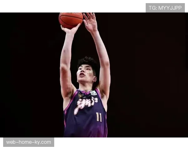 余嘉豪紧急从西乙归队 欧洲联赛经历能否提升内线硬度